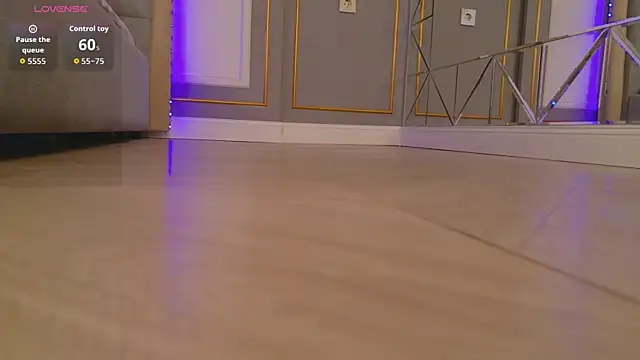 AdoraCortesのライブXXXチャット