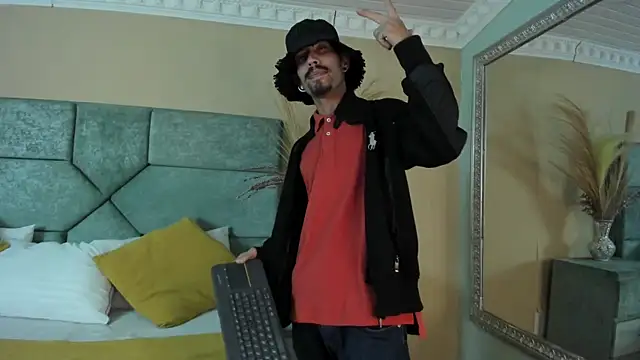 צ'אט XXX בשידור חי של NoaahTylor