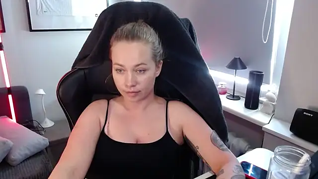 Chatroom XXX en direct de holly_xglam