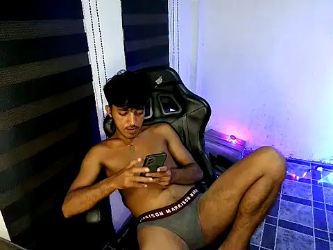 Spicy_RowyCam élő XXX-chatje