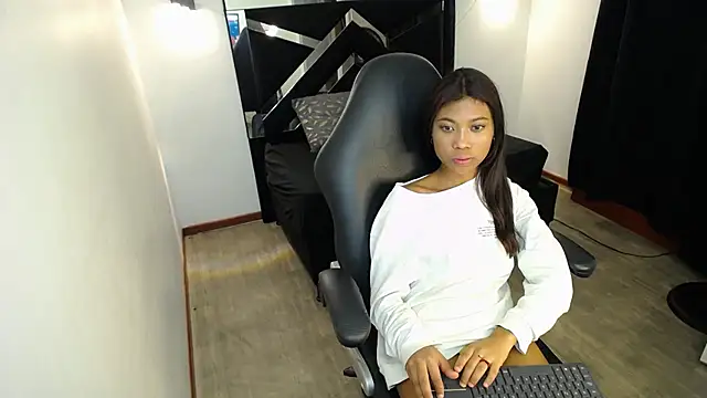 MarianaRojas_'s Live XXX Chat