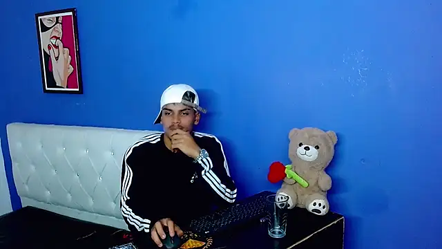 Angel_foxc13 élő XXX-chatje
