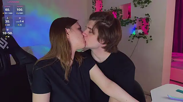 RobertAndLinela 即時 XXX 聊天