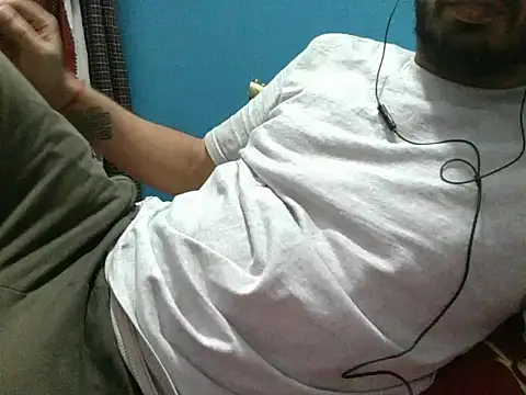 Precumboner 现场XXX聊天
