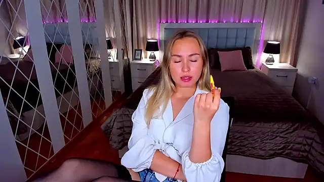 MargoShade live XXX chat