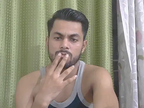 Stubborndesiboy Live XXX-chat
