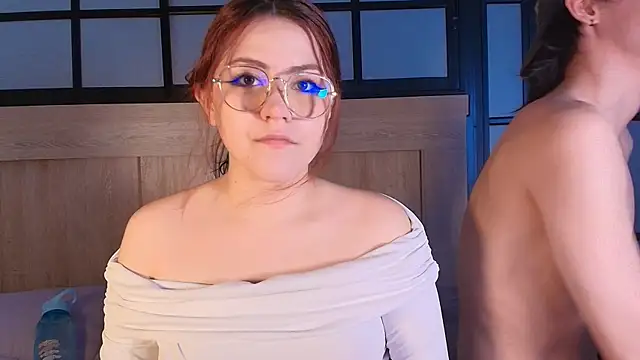 Daphne_and_Roger_ Live XXX-Chat