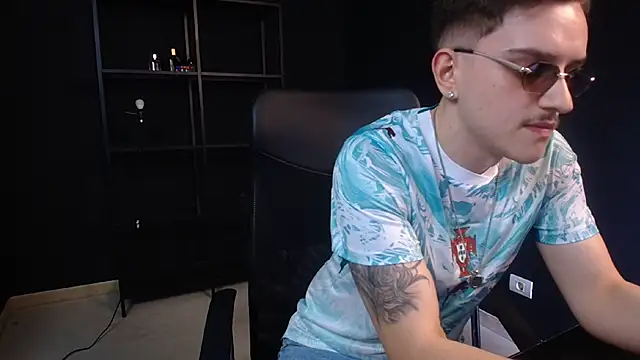 Chat +18 de FelixStarkk ao vivo