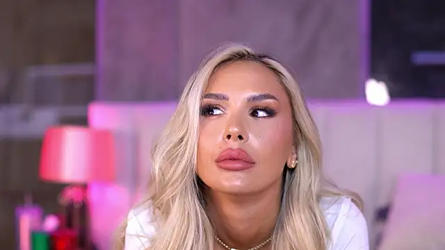 SelenaFrost XXX чат на живо