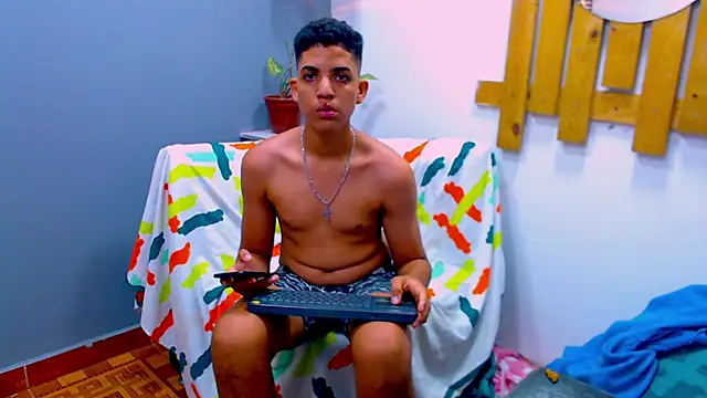 Lukaz_Caballero Adlı Modelin Canlı XXX Sohbeti
