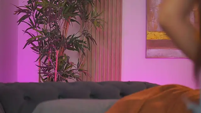 Aisha_Bee Adlı Modelin Canlı XXX Sohbeti