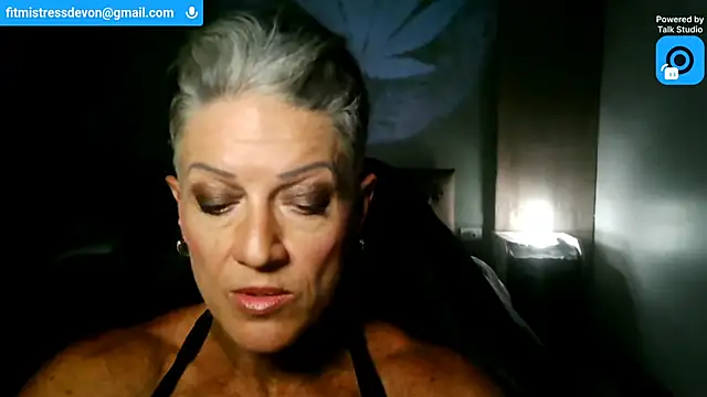 XXX chat uživo modela Devon2020