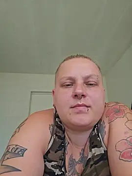 Lady_Peggi élő XXX-chatje