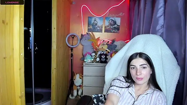 Živý XXX chat Fiery_Brunette_