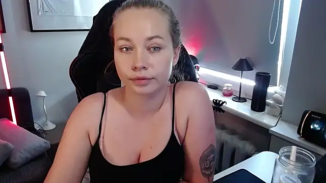 Živý XXX chat holly_xglam