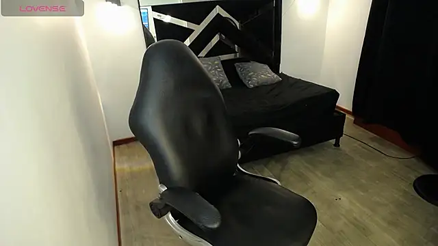 Chat +18 de MarianaRojas_ ao vivo