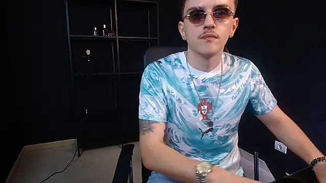 FelixStarkk's Live XXX Chat