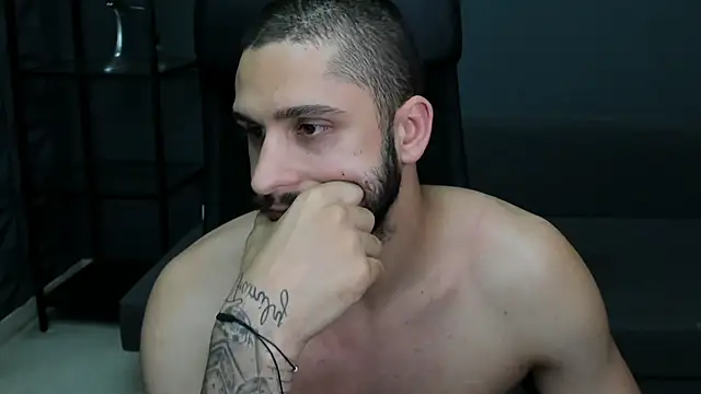 Chat +18 de TroyWadee ao vivo