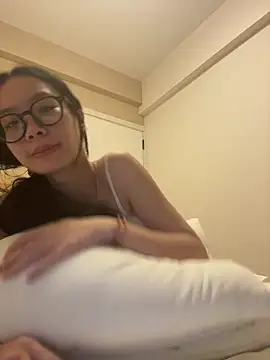 Chatroom XXX en direct de PetiteTight