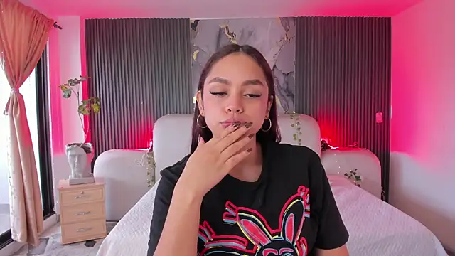 CarolineFyreのライブXXXチャット