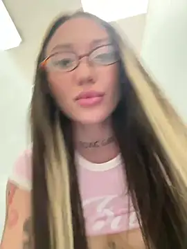 Chat +18 de SaintSquirt ao vivo
