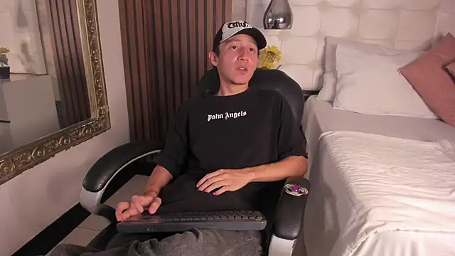 XXX chat uživo modela LeoRydeer