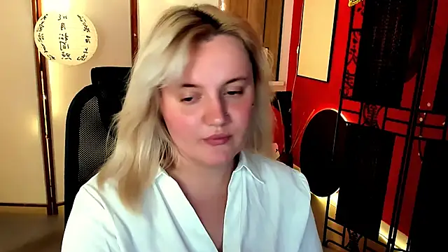 XXX chat uživo modela KathyBriggs
