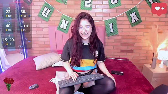 Amy_joones live XXX chat