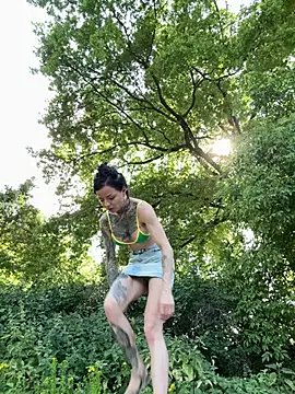 SkinnyLilly élő XXX-chatje