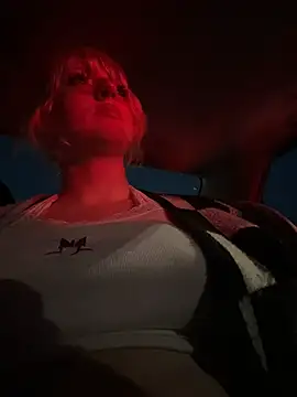 XXX chat uživo modela RonnieKiss