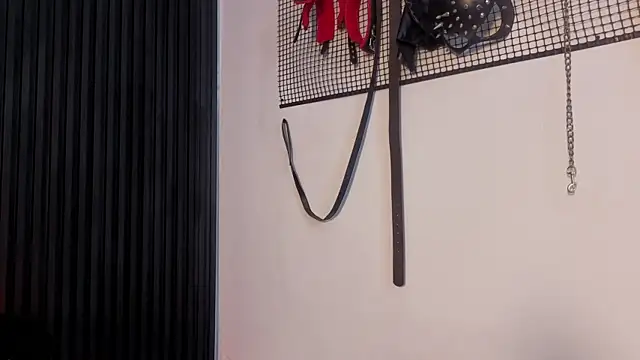 XXX chat uživo modela Issafoxx