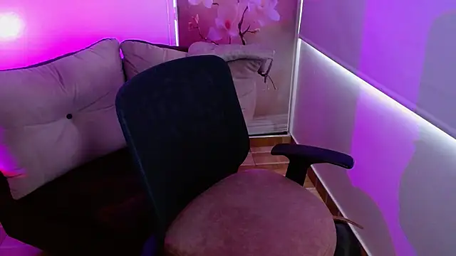 milfrousse live XXX chat