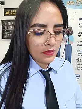 MAYE__13 Adlı Modelin Canlı XXX Sohbeti