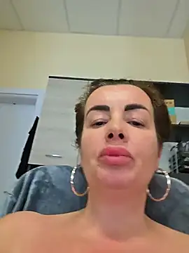 Adivaaa – Naživo XXX chat