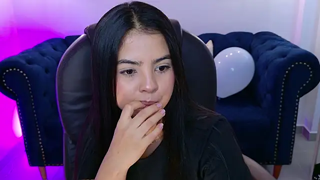 Layla_Breezee Chat XXX in diretta