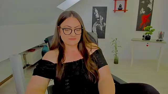 MistressDarrah's Live XXX Chat