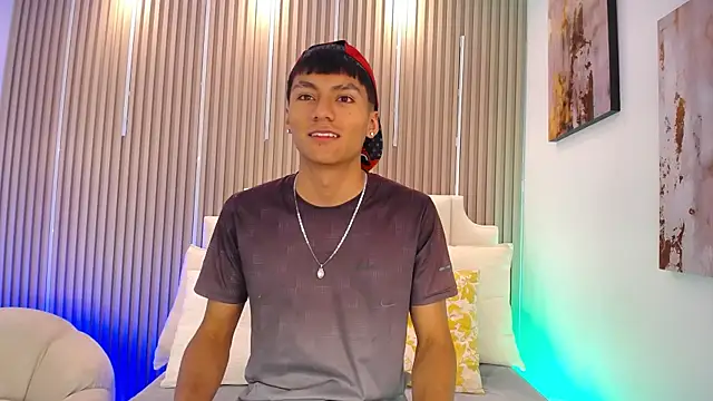 AdrianStark_ Chat XXX in diretta