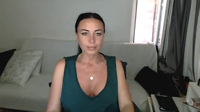 Chatroom XXX en direct de CloveLove