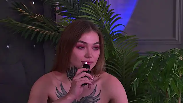 AriWild Adlı Modelin Canlı XXX Sohbeti