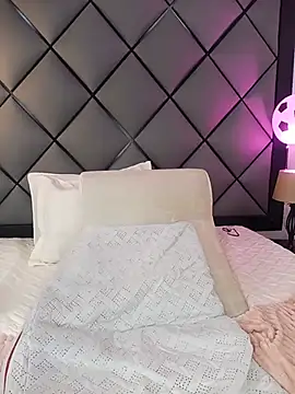 ELLA_KELLY Adlı Modelin Canlı XXX Sohbeti
