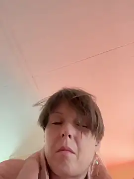 CUMFOREVERY1nTitTiES2's Webcam Show