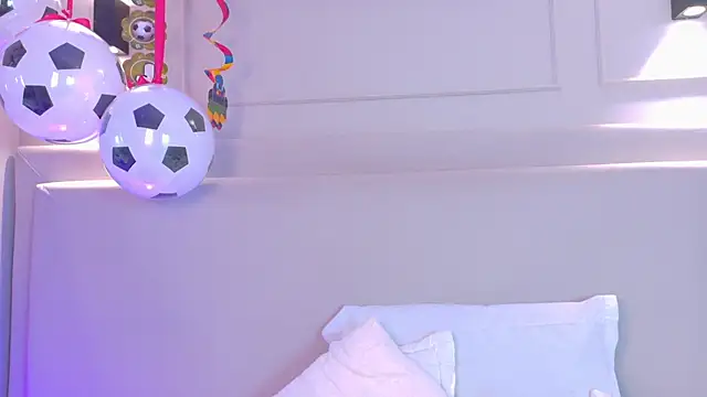 NaomiKlarc Live XXX Chat