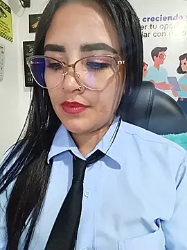 Chat XXX en directo de MAYE__13