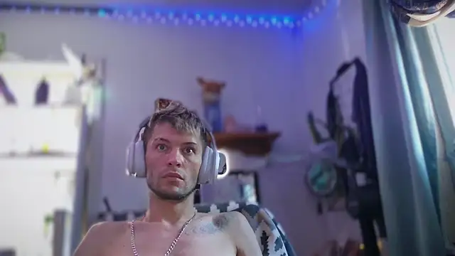 Pokazy przed kamerką – Trystan_Spellman