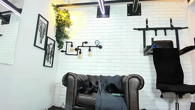 ItaloMoore Live XXX-chat