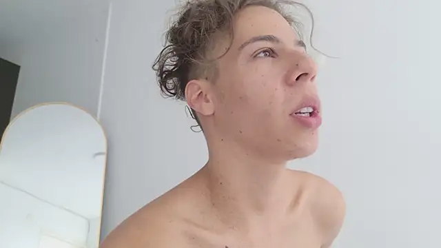 grey___27 élő XXX-chatje