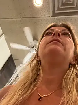 Chat XXX en directo de NikkiBlisss