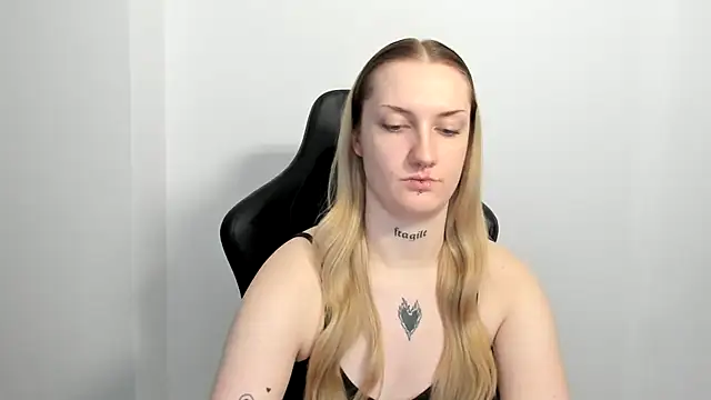 AlexaTease Live XXX Chat