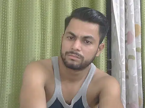 StubborndesiboyのライブXXXチャット