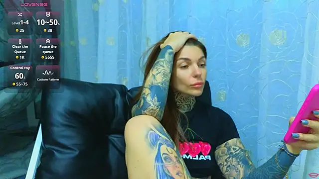 tattooedBabyy のライブXXXチャット
